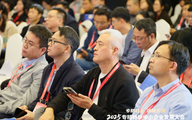 青島中新華美塑料有限公司總經(jīng)理王東受邀參會(huì)