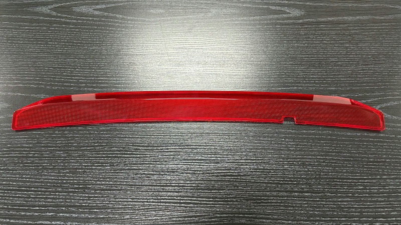 汽車后尾燈專用染色PMMA材料：高透光與色彩持久的完美結合