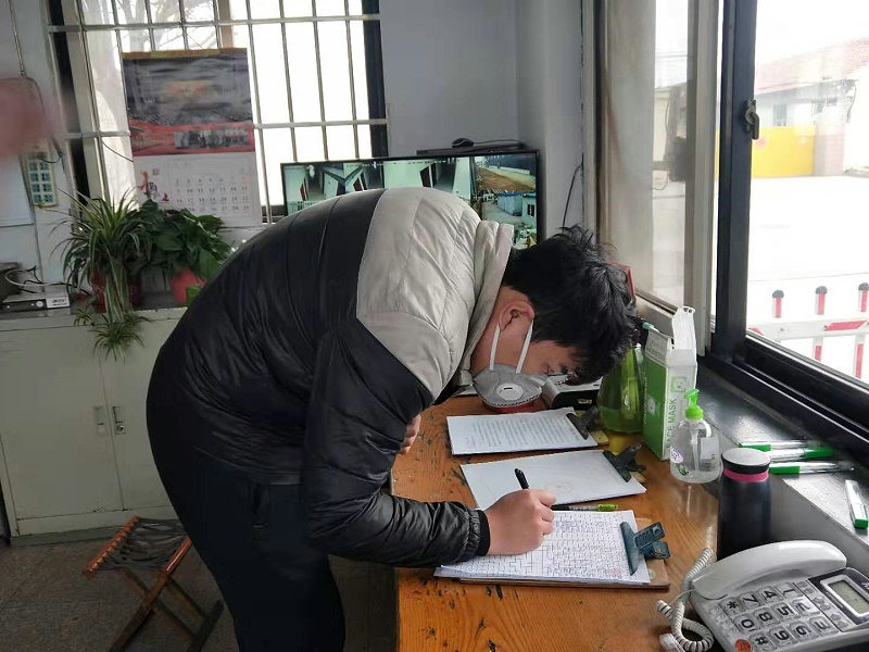 進(jìn)入公司人員要測量體溫、記錄表格