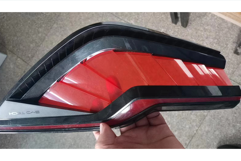 車燈邊框光澤度總不達(dá)標(biāo)？高光黑PC材料是關(guān)鍵