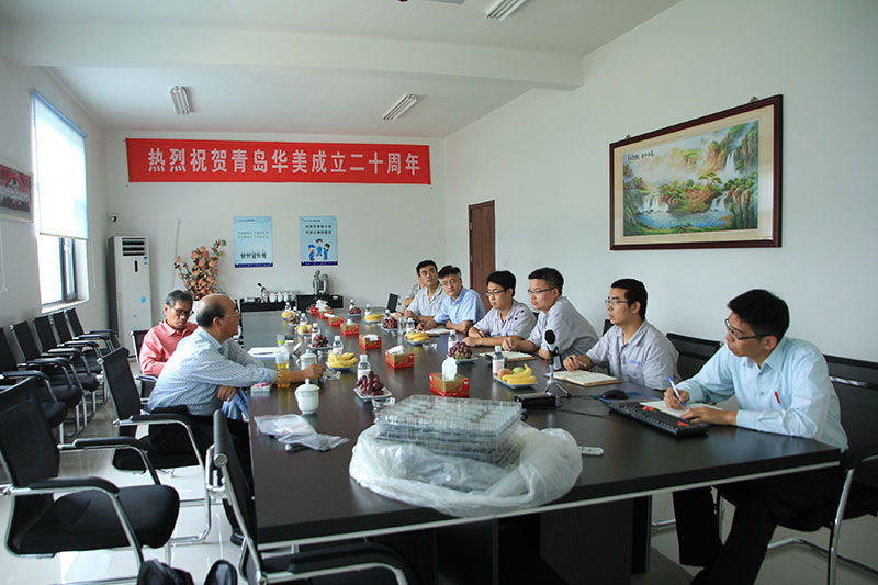 公司副董事長(zhǎng)、臺(tái)灣奇美研發(fā)總處薛東弼副總經(jīng)理做技術(shù)指導(dǎo)