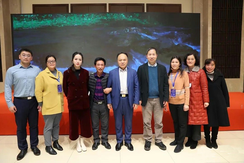 《塑料工業(yè)》全體人員與蹇錫高院士、王玉忠院士、劉孝波教授合影留念